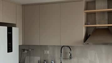 KylskÄp, mikrovÄgsugn, ugn och spishÀll