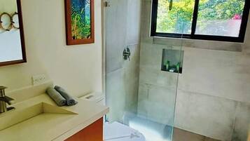Shower, jetted bath, hair dryer, towels