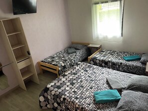 4 soveværelser, skrivebord, strygejern/strygebræt, weekendseng