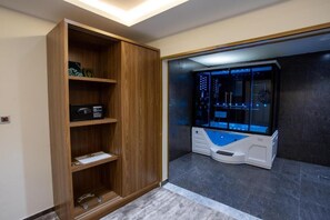 Suite nupcial, vistes a la ciutat | Planxa i posts de planxar i wifi gratuïta 
