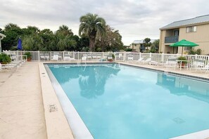 Pool - Stay a While - 3 min walk to private beach access!

 (Destin)