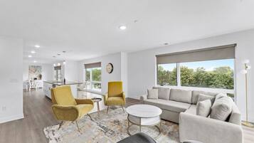 Smart TV, fireplace, video games, stereo