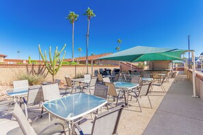 Outdoor dining - Recliners! Large Az Room - Adult 55+ Activities Galore! (Mesa)
