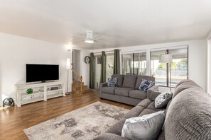 TV - Recliners! Large Az Room - Adult 55+ Activities Galore! (Mesa)