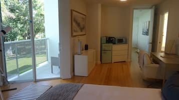 1 bedroom, bed sheets