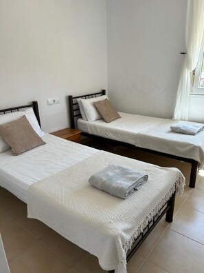 4 chambres, fer et planche à repasser, Wi-Fi, draps fournis