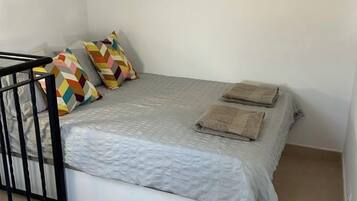 4 slaapkamers, een strijkplank/strijkijzer, wifi, beddengoed