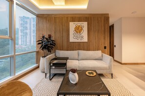 Smart TV - 3BR Penthouse with Jacuzzi & A/C in El Poblado (Medellín)
