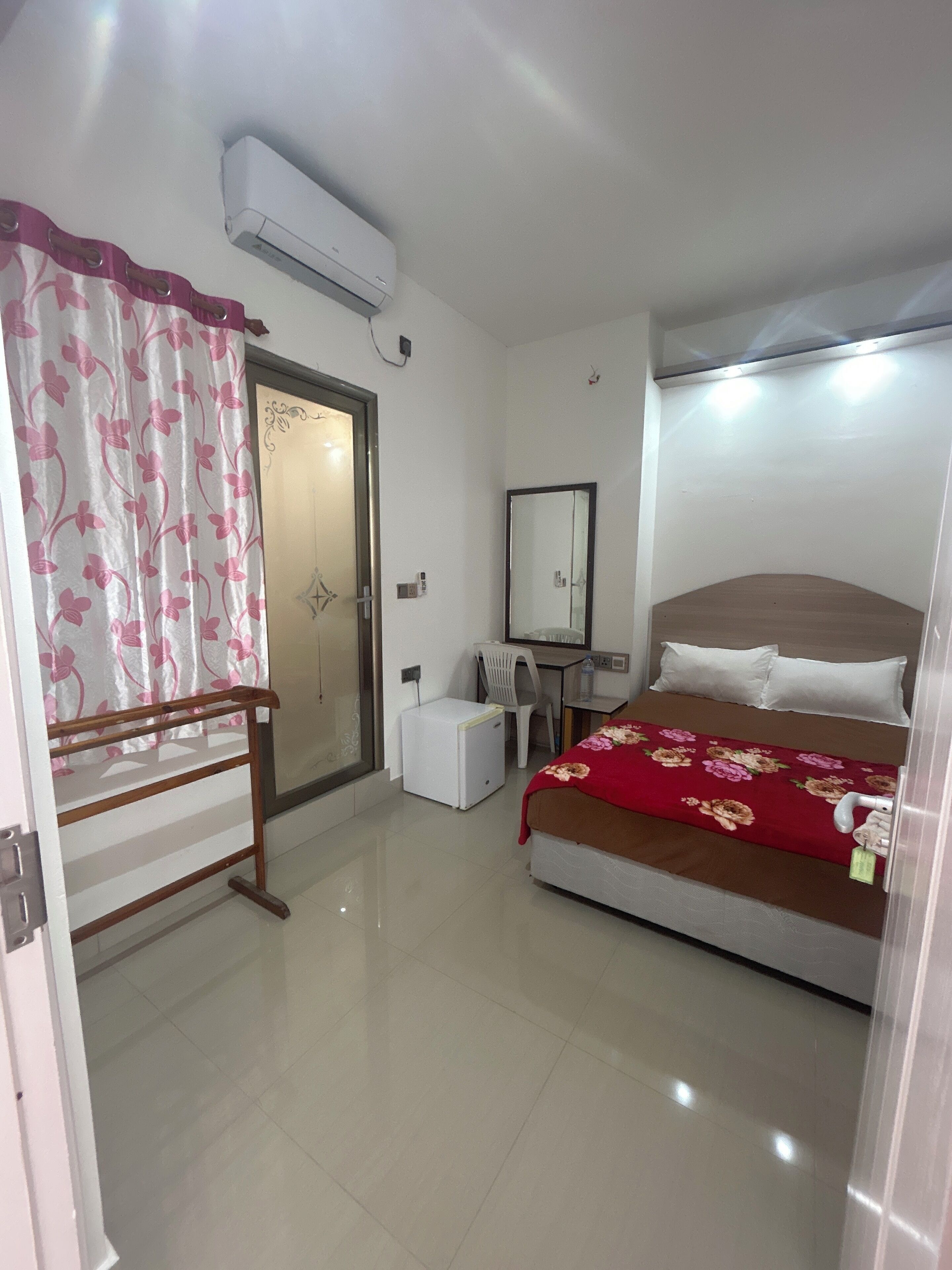 1 habitación, tabla de planchar con plancha, wifi y ropa de cama 