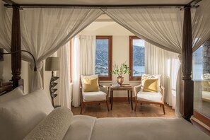 3 bedrooms, in-room safe, iron/ironing board, free WiFi