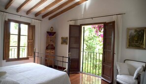 5 chambres, coffres-forts dans les chambres, fer et planche Ă repasser