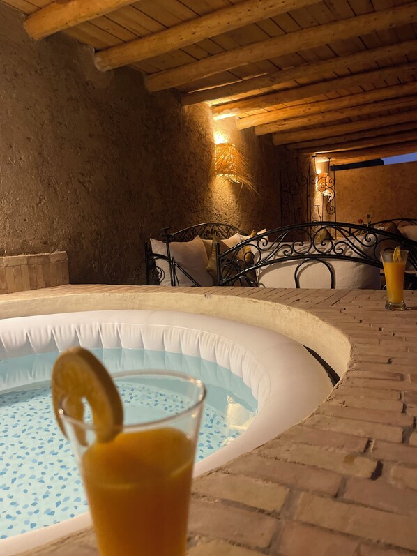 Bain à remous extérieur