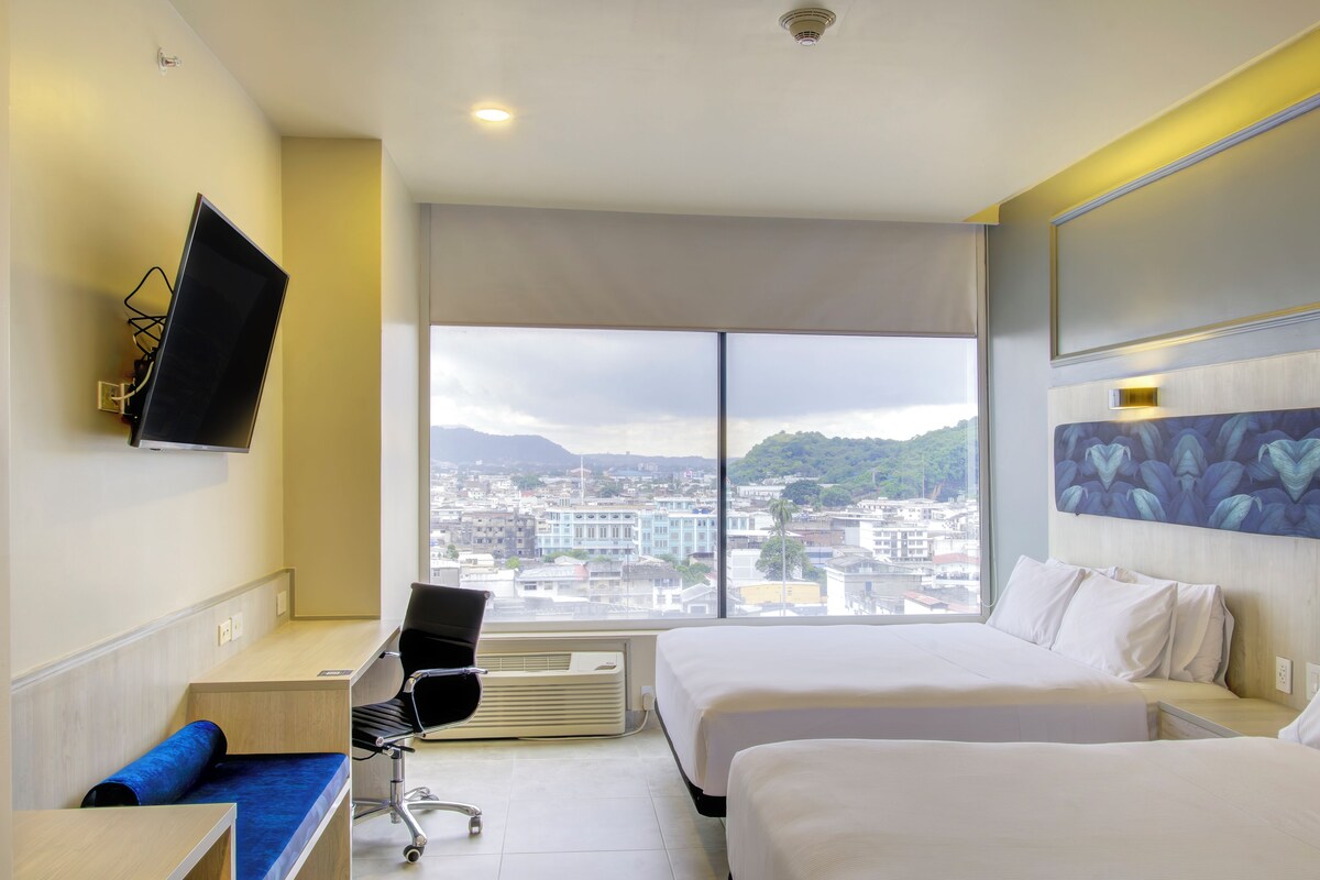 2 Queen Beds Guayaquil View