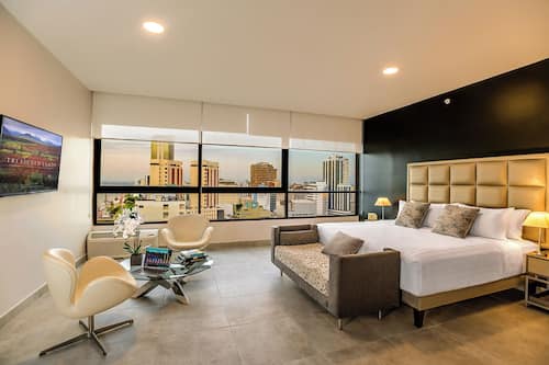 Suite, 2 habitaciones | Caja fuerte, escritorio, espacio para trabajar con un portátil