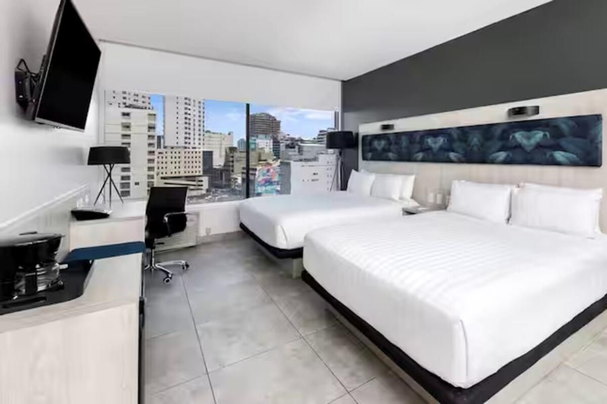 2 Queen Bed Premium Floor Internal View