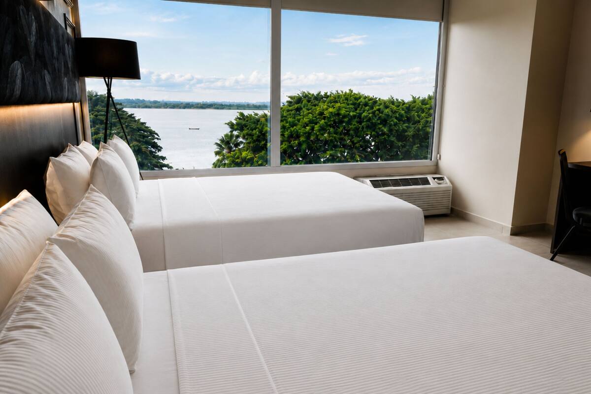 2 Queen Beds River Front View | Ausblick vom Zimmer