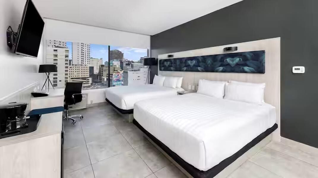 Caja de seguridad en la habitación y escritorio 