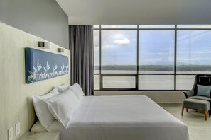 In-room safe, desk, laptop workspace, blackout curtains - Doubletree By Hilton Guayaquil (Guayaquil)