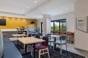Lobby - Home2 Suites By Hilton Ames (Ames)
