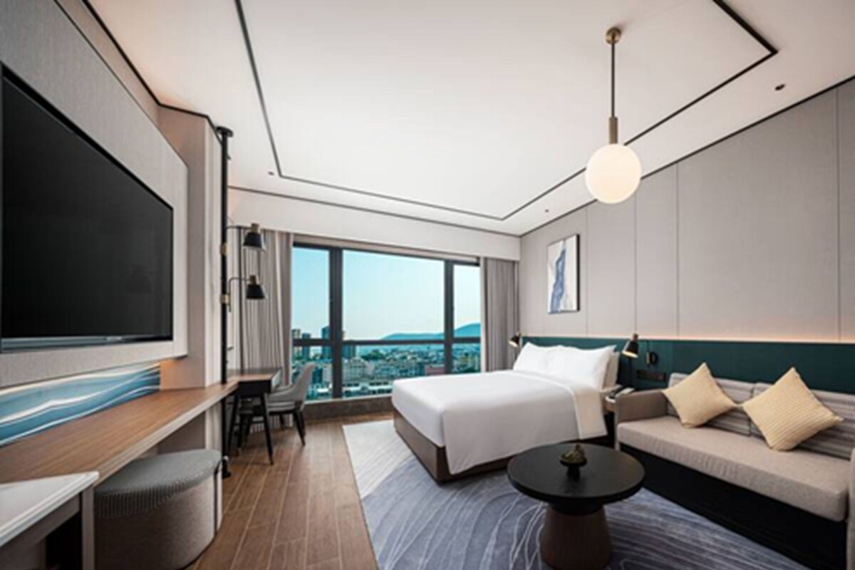 King Accessible Room