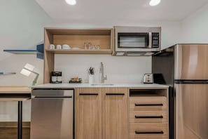 Full-size fridge, microwave, coffee/tea maker, cookware/dishes/utensils - Home2 Suites By Hilton Boone (Boone)