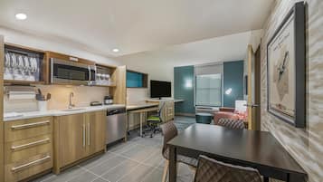 Full-size fridge, microwave, dishwasher, coffee/tea maker
