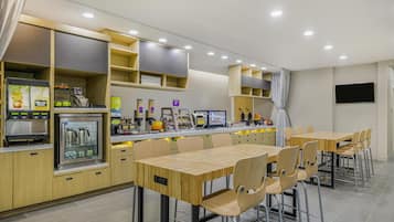 Sudah termasuk sarapan prasmanan setiap hari