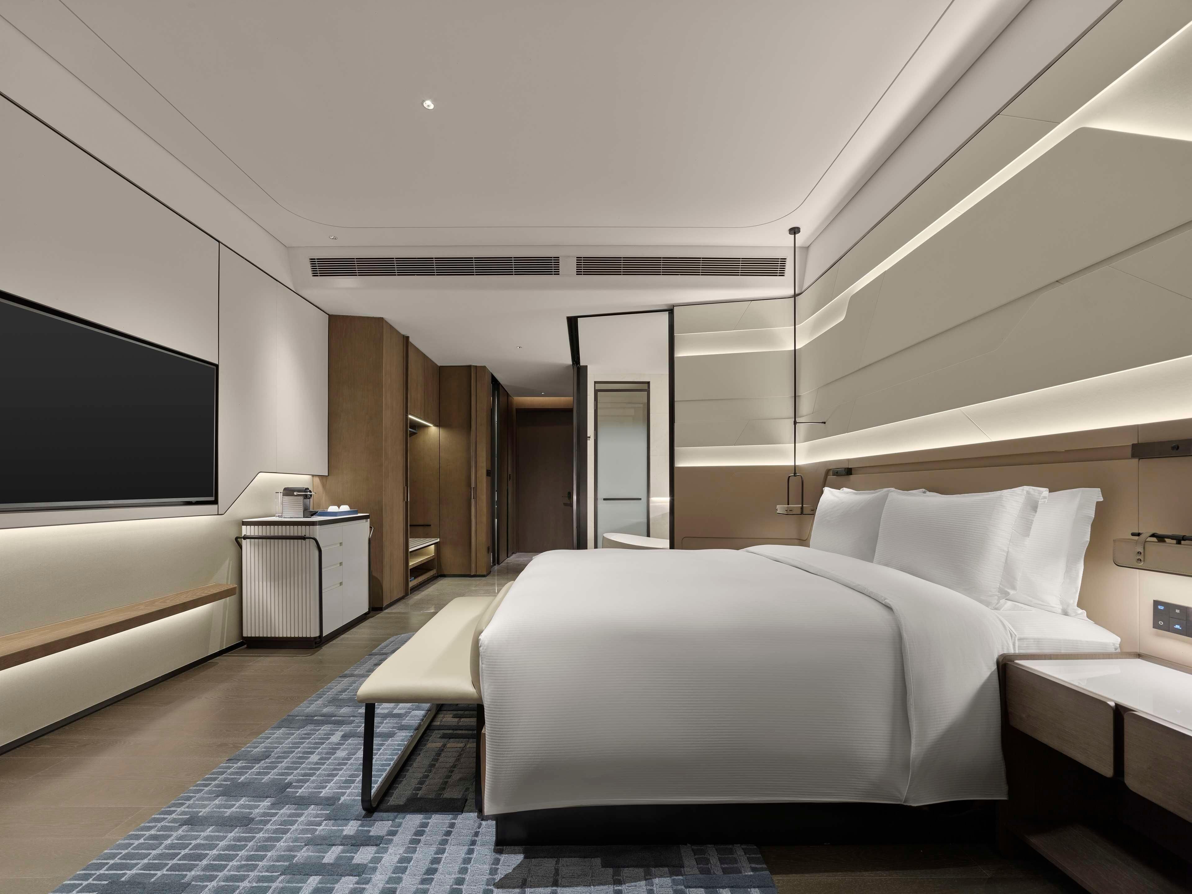 Down comforters, minibar, in-room safe, desk