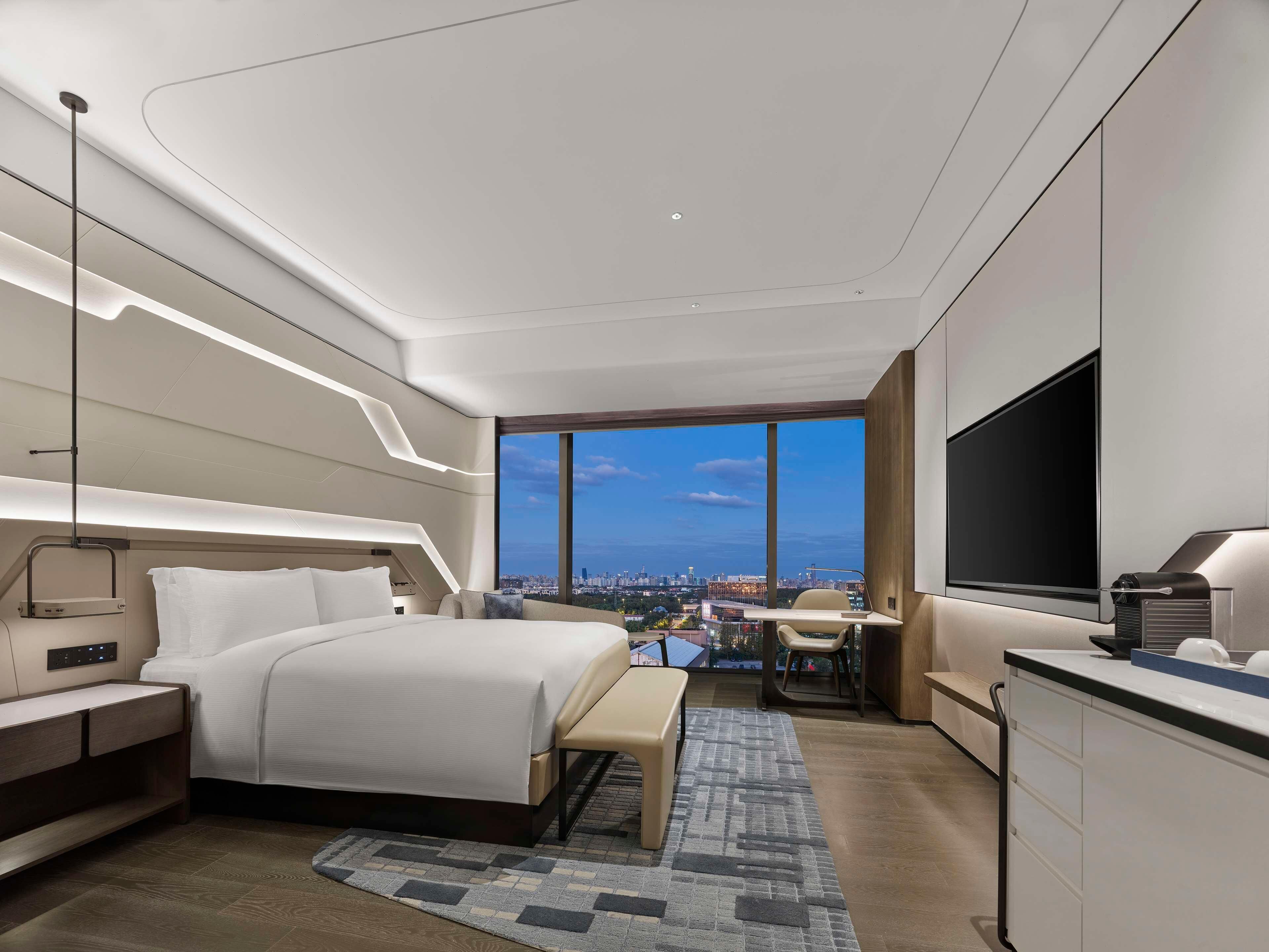 Down comforters, minibar, in-room safe, desk