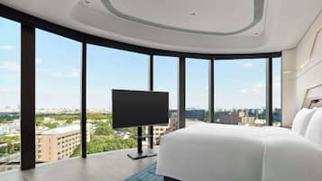 Suite, 1 Bedroom (Airport View) | Down comforters, minibar, in-room safe, desk