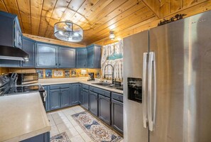 雪櫃、微波爐、焗爐、爐具