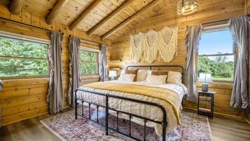 3 bedrooms, travel crib, WiFi, bed sheets