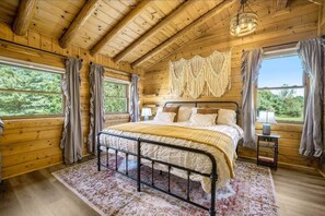 3 bedrooms, travel cot, WiFi, bed sheets