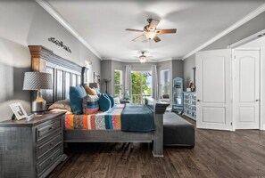 6 室のベッドルーム、WiFi (無料)、ベッドシーツ