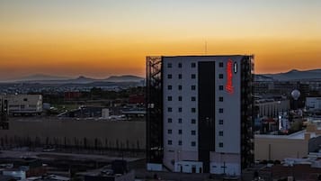 Vista frontal de la propiedad