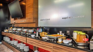 Petit déjeuner buffet servi tous les jours en supplément