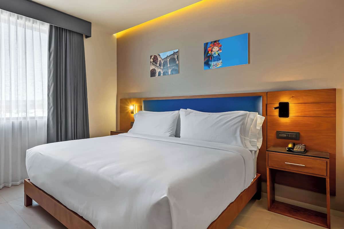 Iron/ironing board, bed sheets