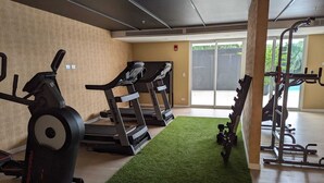 A gym with treadmills, a stationary bike, and weightlifting equipment. - 113 Rocks, Perfect location for business and having everything within reach. (Heredia)