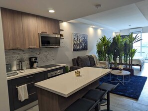 冰箱、微波炉、烤箱、炉灶