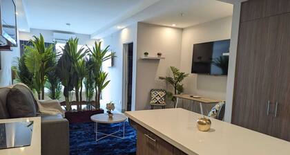 113 Rocks, Perfect location for business and having everything within reach.