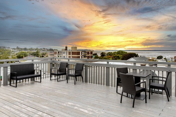 Terrasse avec coucher de soleil
