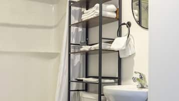 Secador de pelo, toallas