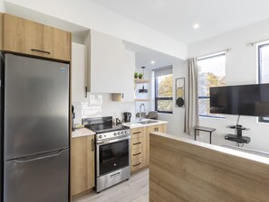 Kjøleskap, mikrobølgeovn, ovn og kokeplater