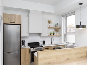 Refrigerador, microondas, horno, placa de cocina