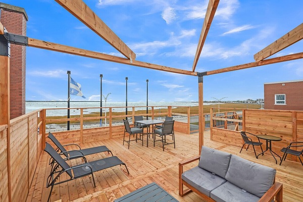 Terrasse avec vue sur le fleuve