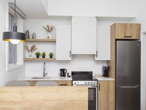 Refrigerador, microondas, horno, placa de cocina