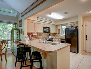 Fridge, microwave, oven, stovetop - Red Bird Roost/20DRB hosted by LOVR (Mount Ida)