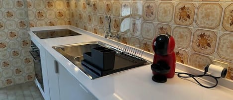 Fridge, microwave, oven, coffee/tea maker