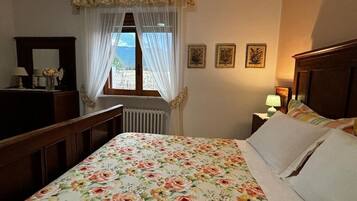 3 bedrooms, in-room safe, iron/ironing board, free WiFi