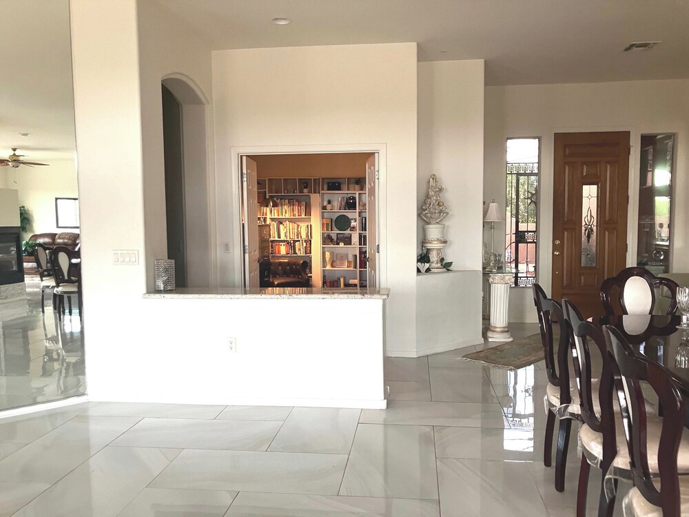 Large resortstyle 3bedroom house in relaxing Green Valley privacy